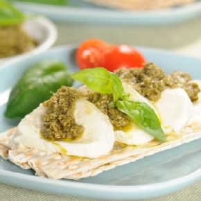 Maca-z-mozzarela-i-Pesto